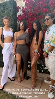 Kendall Jenner feet photo thumbnail