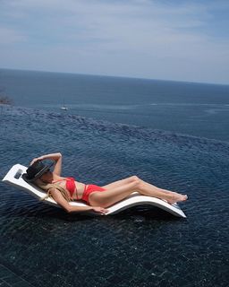 Nastia Liukin feet photo thumbnail