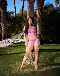 Chloe Bailey feet photo thumbnail