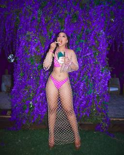 Chloe Bailey feet photo thumbnail