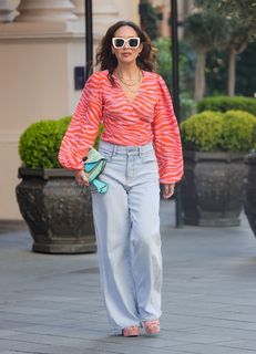 Myleene Klass feet photo thumbnail