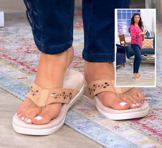 Courtney Khondabi feet photo thumbnail