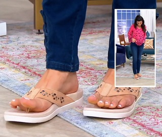 Courtney Khondabi feet photo thumbnail