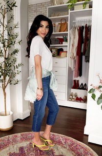 Courtney Khondabi feet photo thumbnail