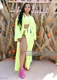 Chloe Bailey feet photo thumbnail