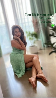 Kriti Kharbanda feet photo thumbnail