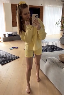 Karolina Pisarek feet photo thumbnail