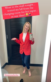 Angela Kinsey feet photo thumbnail
