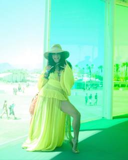 Vanessa Hudgens feet photo thumbnail