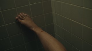 Elle Fanning feet photo thumbnail