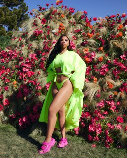 Chloe Bailey feet photo thumbnail