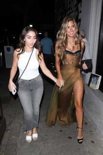 Kara Del Toro feet photo thumbnail