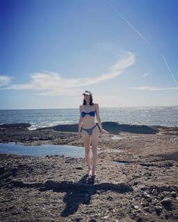 Alexandra Daddario feet photo thumbnail