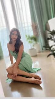 Kriti Kharbanda feet photo thumbnail