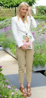 Gwyneth Paltrow feet photo thumbnail