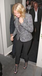 Gwyneth Paltrow feet photo thumbnail