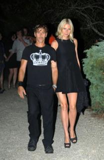 Gwyneth Paltrow feet photo thumbnail