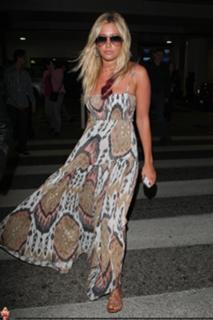 Ashley Tisdale feet photo thumbnail