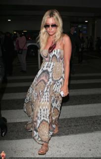 Ashley Tisdale feet photo thumbnail