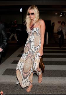 Ashley Tisdale feet photo thumbnail