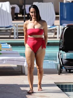 Nikki Garcia feet photo thumbnail
