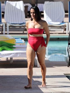 Nikki Garcia feet photo thumbnail