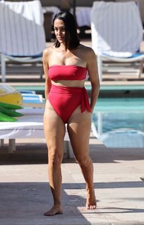 Nikki Garcia feet photo thumbnail