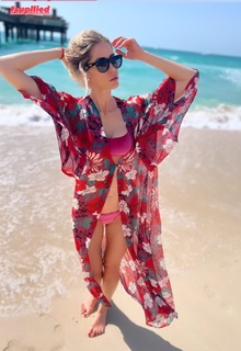 Elena Santarelli feet photo thumbnail