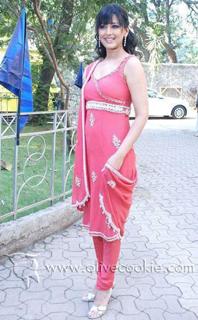Sonali Bendre feet photo thumbnail