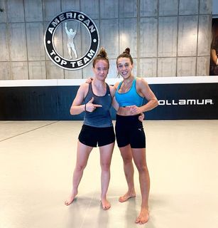 Karolina Kowalkiewicz feet photo thumbnail