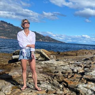 Amy Robach feet photo thumbnail