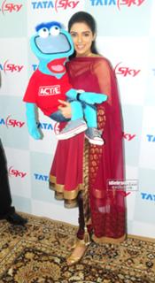 Asin Thottumkal feet photo 4