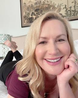 Angela Kinsey feet photo thumbnail