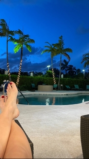 Karolina Kowalkiewicz feet photo thumbnail