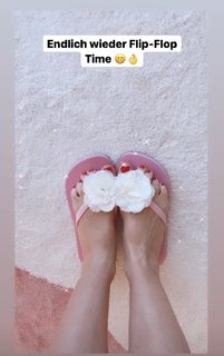 Daniela Katzenberger feet photo thumbnail
