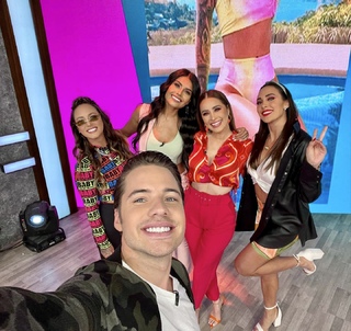 Cynthia Rodríguez feet photo thumbnail