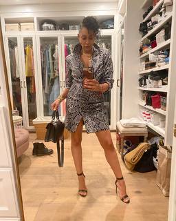 Tia Mowry feet photo thumbnail
