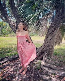 Michelle Monaghan feet photo thumbnail