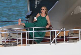 Uma Thurman feet photo thumbnail