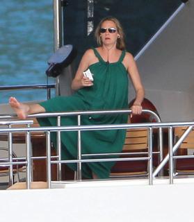 Uma Thurman feet photo thumbnail