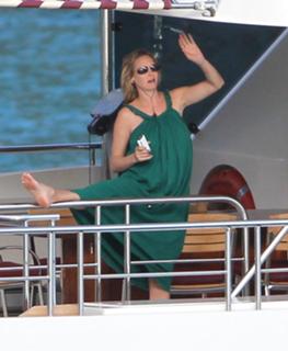 Uma Thurman feet photo thumbnail