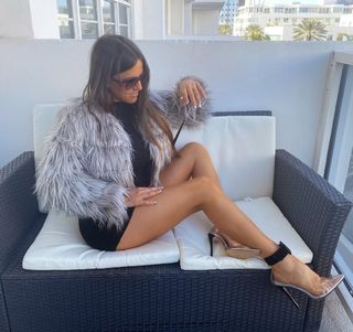 Claudia Romani feet photo thumbnail