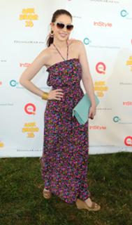 Michelle Trachtenberg feet photo thumbnail