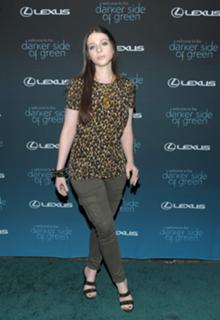 Michelle Trachtenberg feet photo thumbnail