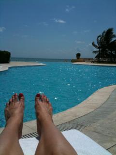 Cat Deeley feet photo thumbnail