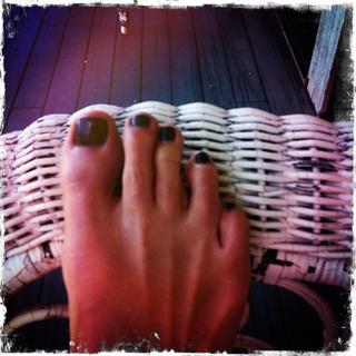 Cat Deeley feet photo thumbnail