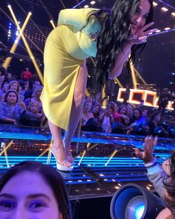 Katy Perry feet photo thumbnail