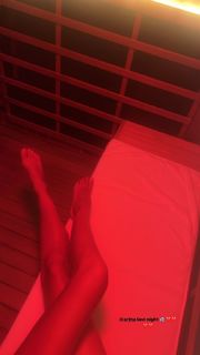 Irina Shayk feet photo thumbnail