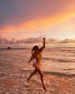 Seyma Subasi feet photo thumbnail