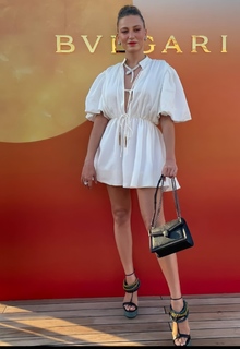 Serenay Sarikaya feet photo thumbnail